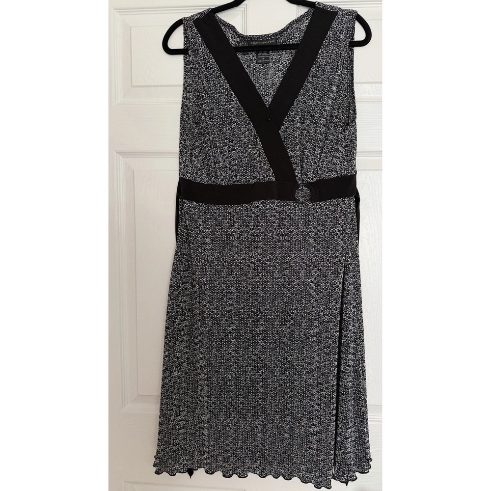 Connected Apparel Dress Size 16 Black White Geometric Knit V-Neck Sheath Stretch
